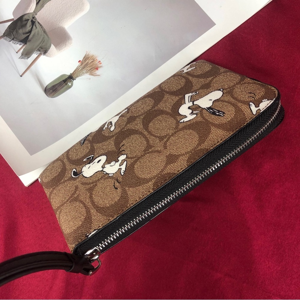 Coach X Peanuts Corner Zip Wristlet Wallet | Snoopy & Woodstock - Picture 3 of 7
